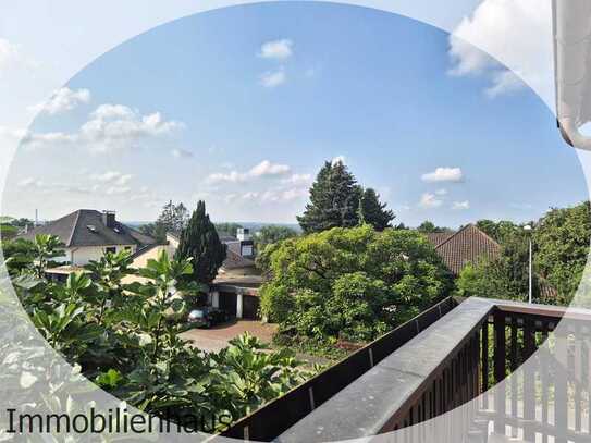 Für den Holz-Fan....DG-Maisonette mit Holzdecken! Toller Fernblick! 2 Bäder! Kachelofen! EBK!