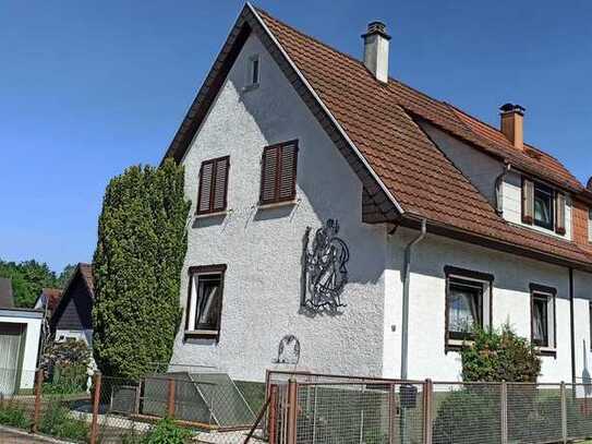 Charmantes Einfamilienhaus mit viel Potenzial, schönem Garten und Nebengebäude