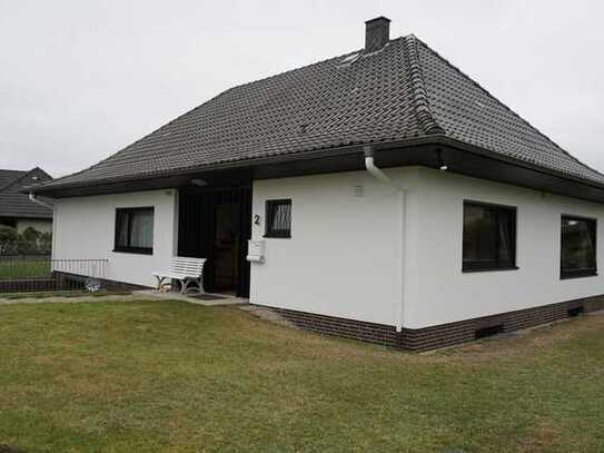 Vielseitiger Bungalow mit Keller und großem Garten
in angenehmer Lage von Ramelsloh