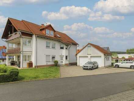 Wohnen und Vermieten: Gepflegtes 3-Familien-Haus in Knüllwald