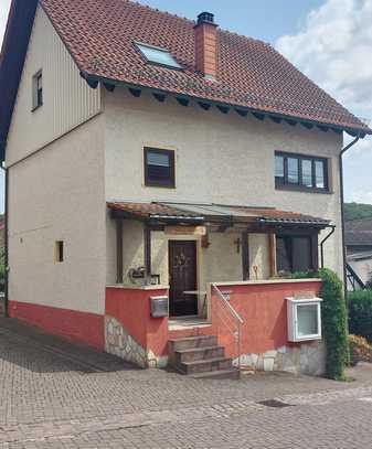 Schönes 6-Zimmer-Haus mit EBK und Kaminofen in ruhiger Lage in Bechhofen