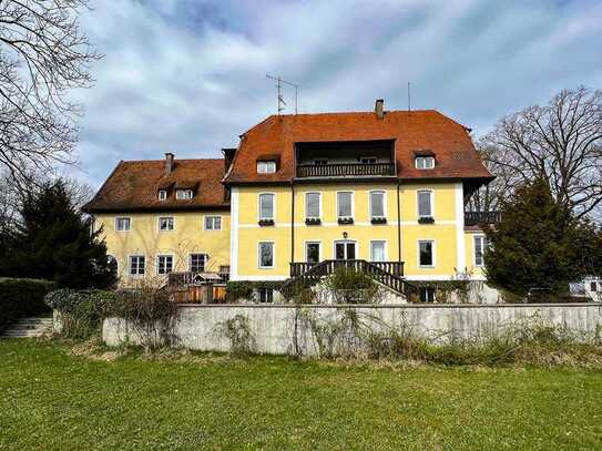 FERIENWOHNUNG: 4-Zi. in einzigartiger Lage mit See- und Bergblick, unweit des Chiemsees