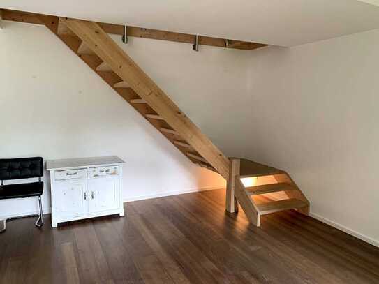 Schöne, geräumige drei Zimmer Dachterrassen-Maisonette-Wohnung in München (Kreis), Neubiberg