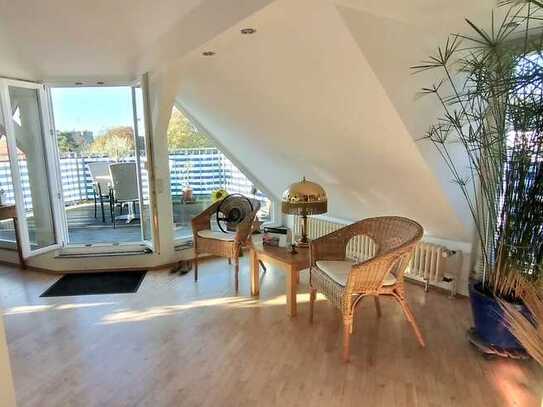 Stilvolle, klimatisierte 3,5-Zimmer-DG-Wohnung mit Südterrasse im Frankenberger Viertel