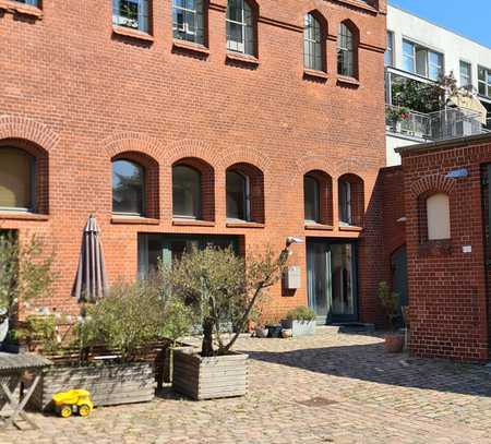 1-Zimmer-Loft-Wohnung (Split-level) mit Terrasse in Kreuzberg, Berlin