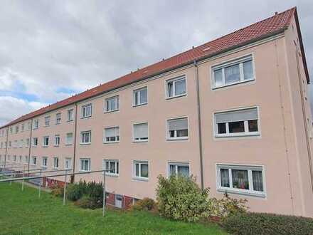 Sanierungsbedürftige 2 Zimmer-Wohnung mit Garage