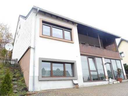 Großes Ein-/Zweifamilienhaus in einer ruhigen Seitenstraße in Jünkerath