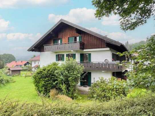 Wohnen im Grünen: Erdgeschosswohnung mit eigenem Garten, Süd-West-Terrasse und 
TG-Stellplatz