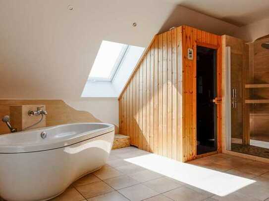 Stilvolle Dachgeschosswohnung: Modernes Wohnen mit eigener Sauna in Hattenhof