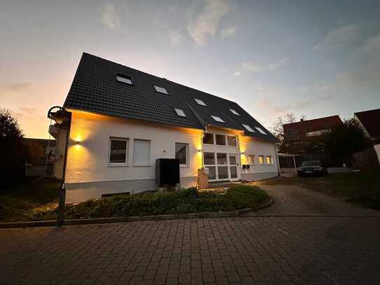 Wohnen mit Ausblick: attraktive 6-Zimmer-Wohnung auf 3 Etagen mit großer Terrasse und Garage