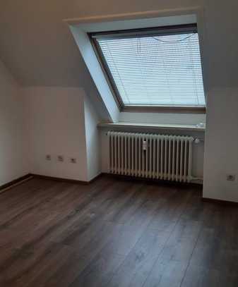 Kleine 1 Zimmer DG Wohnung