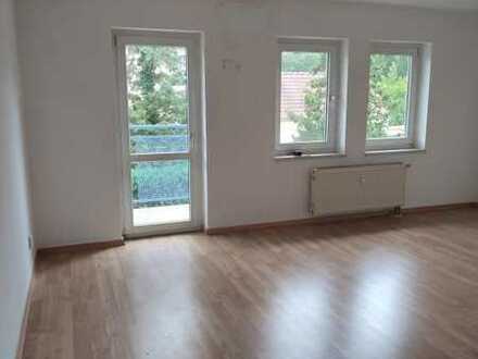 renovierte 1-Raum-Wohnung mit Balkon und Stellplatz