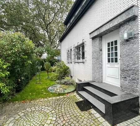 Familienglück in Großenbaum! Freistehendes Einfamilienhaus mit Garage in toller Lage!