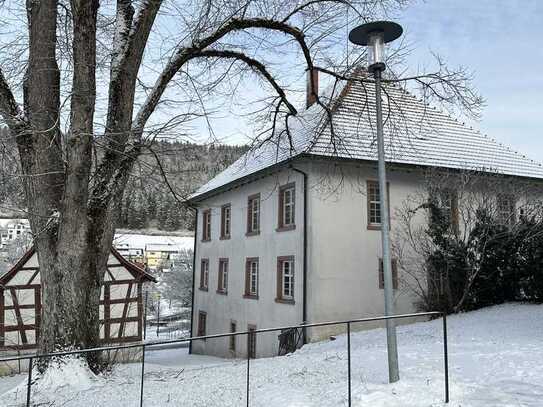 Denkmal-Pfarrhaus von 1500 mit Remise von 1750 in Tuttlingen-Eßlingen