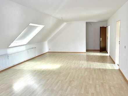 Geräumige Zwei-Zimmer Dachgeschosswohnung