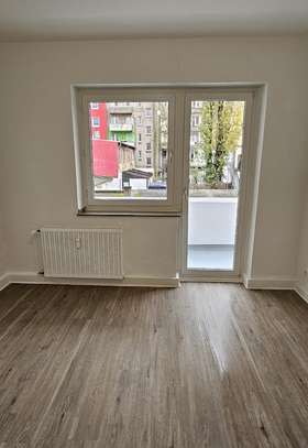 Zentrale Altbauwohnung mit Balkon