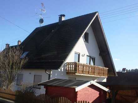 Attraktive 2,5-Zimmer-Wohnung in einem charmanten Zweifamilienhaus