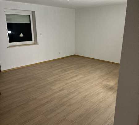 Erstbezug nach Sanierung mit Balkon: freundliche 3-Zimmer-Wohnung in Ettringen