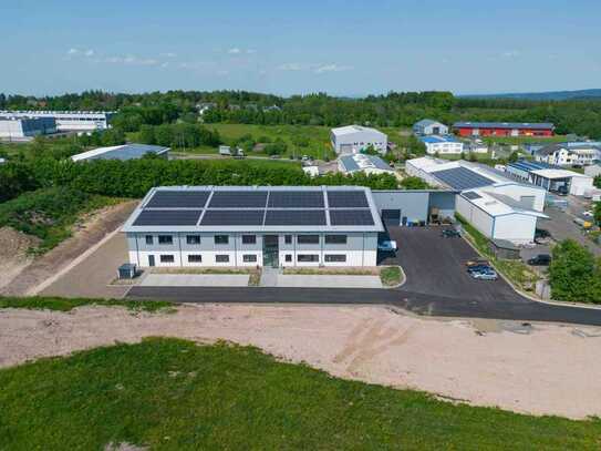 Neuwertige Werkhalle mit Büroräumen in Zingsheim