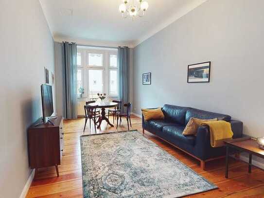 Stilvoll möbilierte 2- Zimmer Altbau Wohnung im Prenzlauer Berg // 2-room furnished apartment