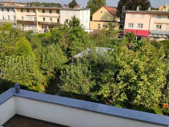 Geräumiges Stadthaus mit Einliegerwohn., viel Grünfläche, ausgezeichn. Standort, super Infrastruktur