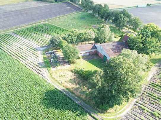 Interessanter Bauernhof in Alleinlage
ca. 2 ha Fläche u. historischen Baumbestand und viel Potenzial