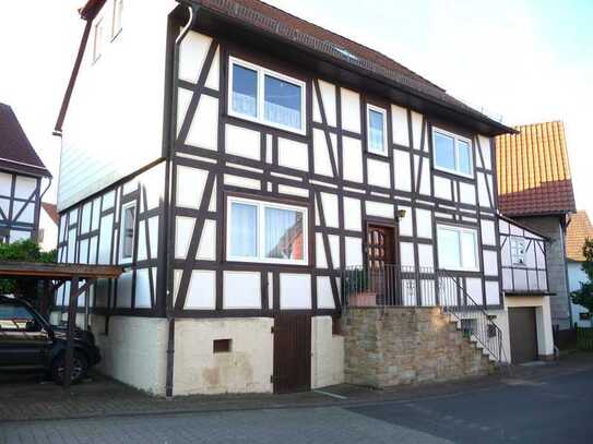 Fachwerkhaus, freistehend, vor den Toren der Stadt Kassel inklusive Garage und Carport