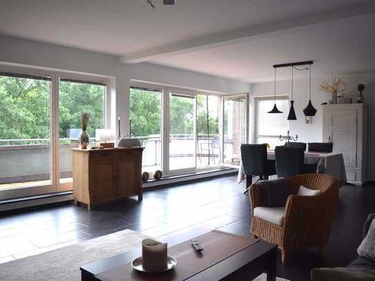 Penthouse-Wohnung mit großem Balkon direkt am Park