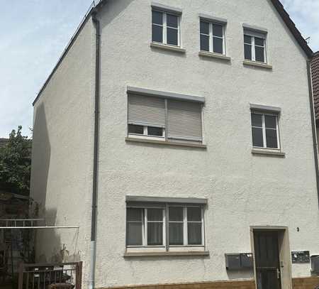 Handwerker aufgepasst!!! 3-Familienhaus zum Sanieren mitten in Zuffenhausen. Ohne Provision