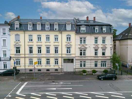 Investment mit Wow: Teilsanierter Stilaltbau mit 8 Parteien