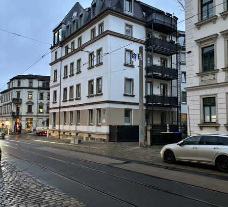 Attraktive Altbauwohnung mit Balkon und EBK in Dresden Cotta