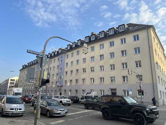 „Familientraum auf 4 Zimmer im Herzen von Schwabing“ mit Lift direkt in die Wohnung und Spielplatz