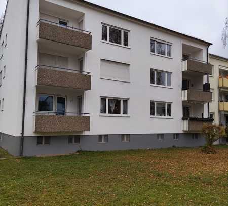 Gut geschnittene 3 Zimmer Wohnung sehr hell mit Balkon, Tageslichtbad mit Wanne