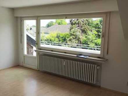 Sehr schöne Dachgeschosswohnung mit 2 Balkonen