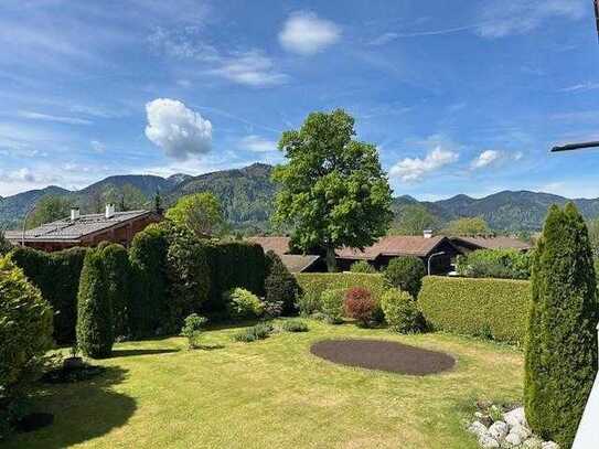 Elegante Obergeschosswohnung in Blickrichtung zum Wallberg und Tegernsee