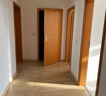 * Günstige 2-Zimmer-Wohnung mit Balkon direkt an der UNI! * EBK möglich