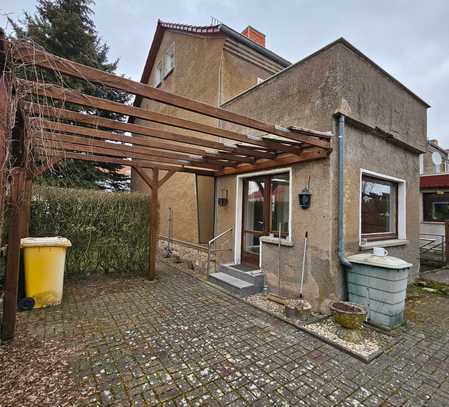 Reihenendhaus mit großem Gartengrundstück in Ortsrandlage