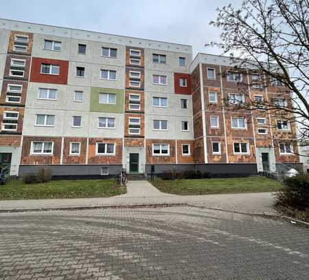 Renovierte 3-Raumwohnung im 1. Obergeschoss mit Balkon