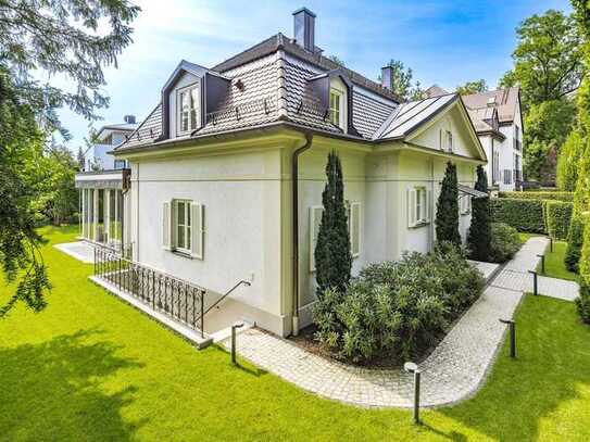 Stilvoll sanierte Villa von 1922 auf sonnigem Südgrundstück direkt am Schlosspark