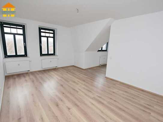 *Frisch renovierter Dachgeschosstraum mit super Aussicht & zentrumsnah*