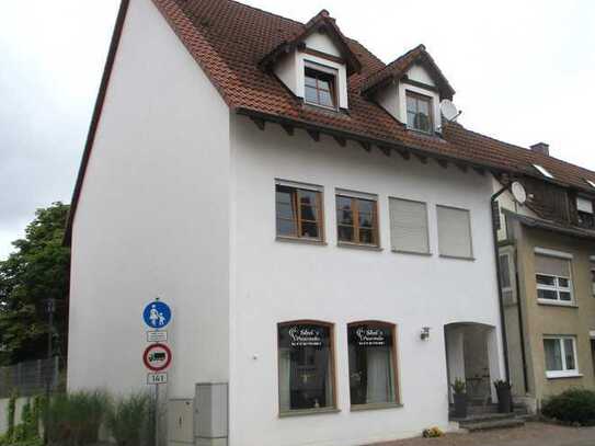 Wohnhaus mit Studio in guter Lage