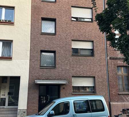 Modernisierte Wohnung mit zwei Zimmern und Balkon in Mönchengladbach