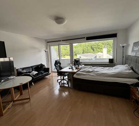 1-Zimmer-Wohnung mit großem Balkon und Pantryküche in Bad Vilbel