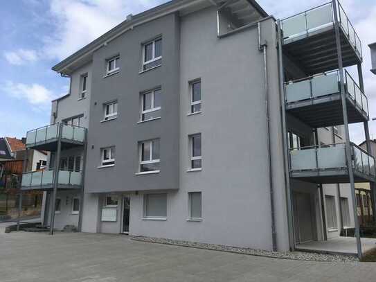 Neuwertige Wohnung mit drei Zimmern und Balkon in Waldbronn