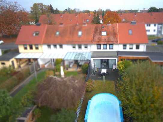 REIHENHAUS - MODERNE KÜCHE, TERRASSE, POOL, VOLL SANIERT