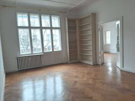 ELEGANTE ALTBAUWOHNUNG MIT LIFT BALKON - KU`DAMM - OLIVAER PLATZ