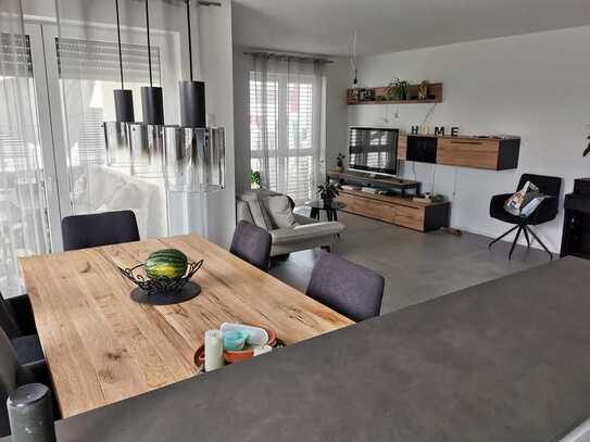 Hochwertige 3,5-Zimmer-Wohnung mit großer Terrasse, Garten und moderner Einbauküche in Calw