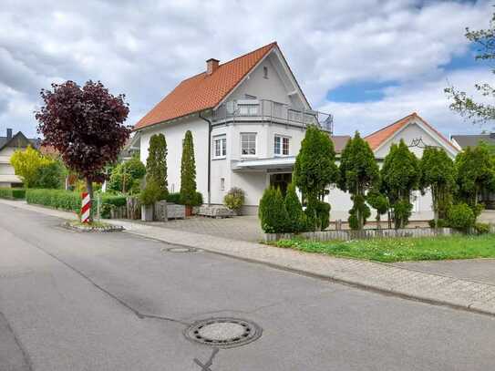 Freundliches und modernisiertes 5-Raum-Einfamilienhaus mit gehobener Innenausstattung in Bottenbach