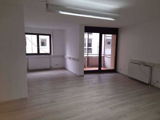 Zentrale Büro- oder Praxisräume in der Fußgängerzone zu vermieten
