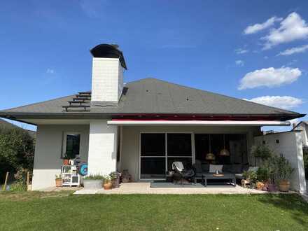 Walmdachbungalow mit ausgebautem Dachgeschoss in ruhiger Feldrandlage Dietzenbach/Westend